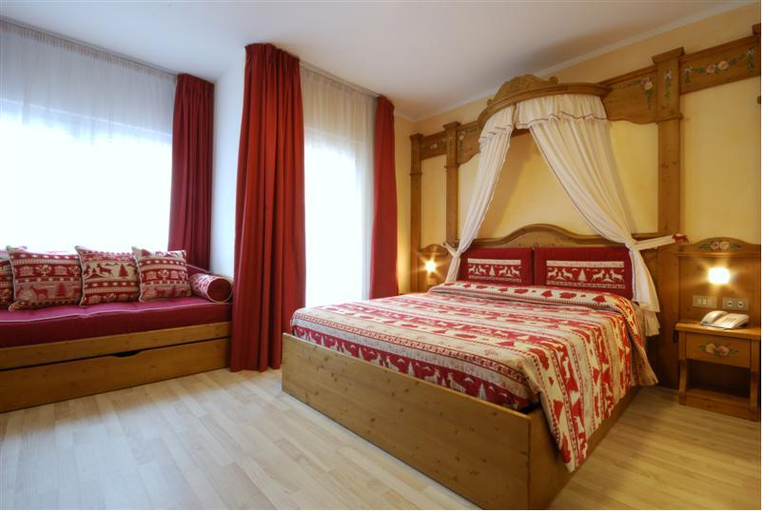 Bedroom 4, Bellaria, Trento