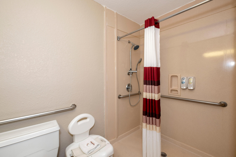 Bathroom, Red Roof PLUS+ St Augustine, Saint Johns