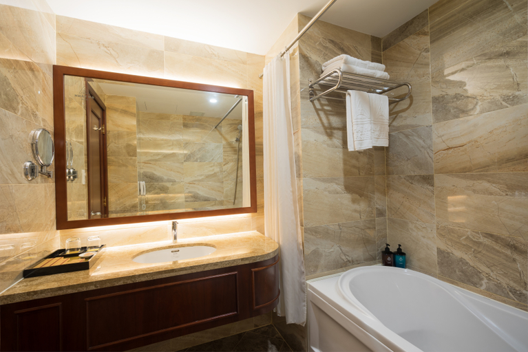 Bathroom 3, Nhat Ha 1 Hotel, District 1