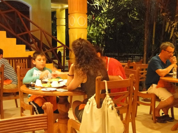 Food & Drinks 5, Thambapanni Retreat, Habaraduwa