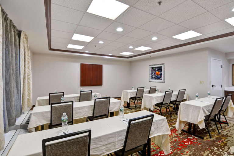 Public Area 2, Hampton Inn Albany-Wolf Road (Airport), Albany