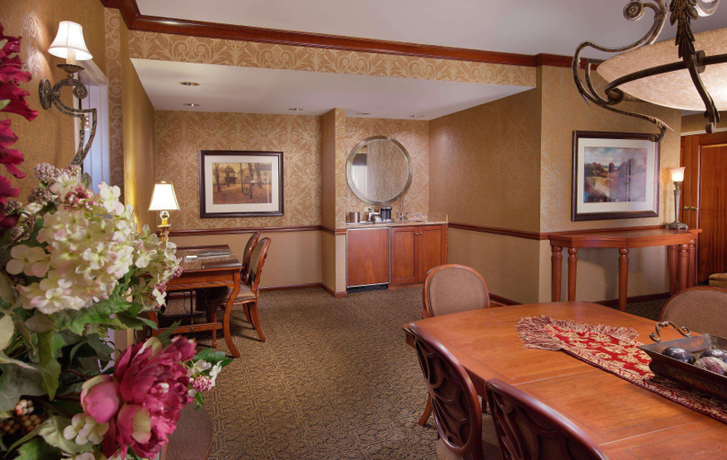 Bedroom 4, DoubleTree by Hilton Lisle Naperville, Dupage