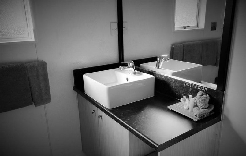 Bathroom 4, Arista Capri Motel, Rotorua