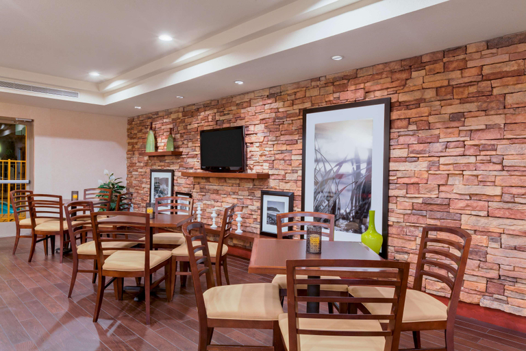 Food & Drinks 5, Hampton Inn San Marcos, CA, San Diego