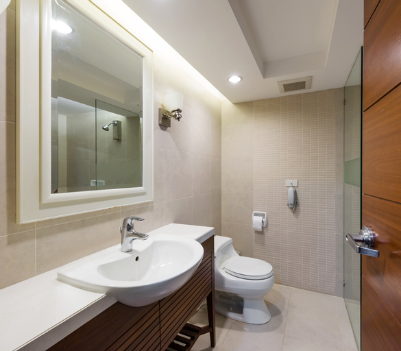 Bathroom 16