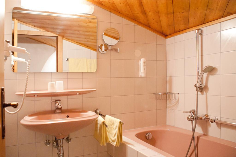 Bathroom 5, Hotel-Gasthof "Zur Muhle", Zell am See