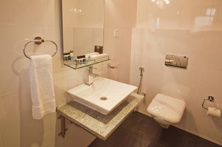 Bathroom, Sukhmantra Resort and Spa, North Goa