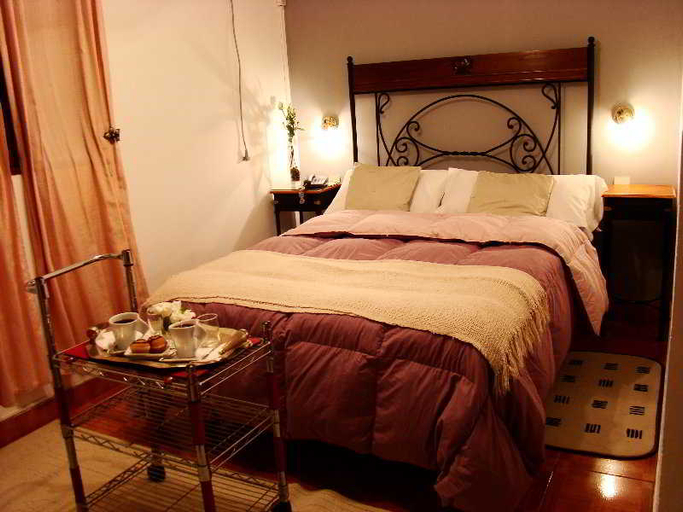 Bedroom 2, Hotel Iris, Capital