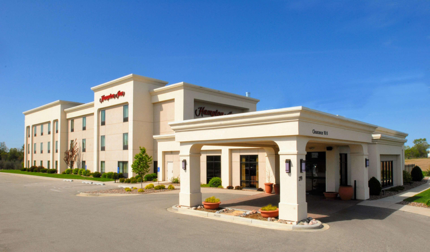 Exterior & Views 2, Hampton Inn Tomah, Monroe