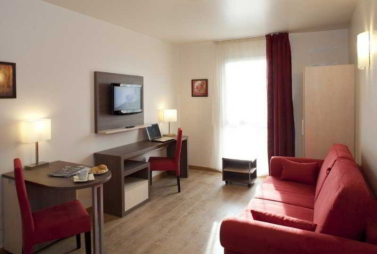 Bedroom 5, Villa Val Senart 1ere Avenue, Essonne