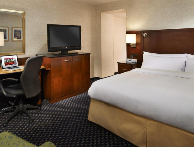 Bedroom 2, Minneapolis Marriott Southwest, Hennepin