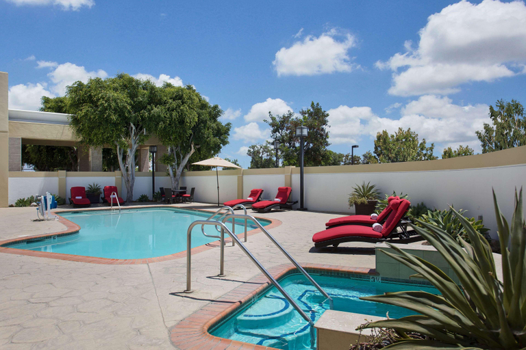Sport & Beauty, DoubleTree by Hilton Los Angeles - Norwalk, Los Angeles