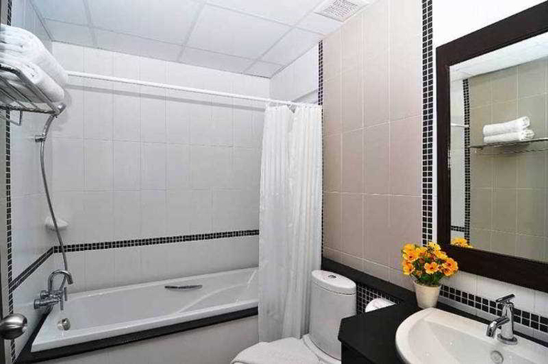 Bathroom, Ratana Hotel Sakdidet, Phuket Island