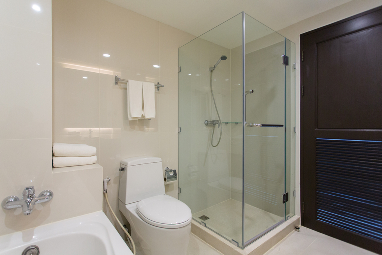 Bathroom 10