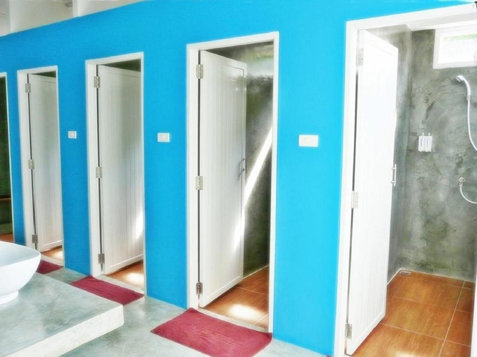 Public Area 3, Glur Hostel, Mueang Krabi