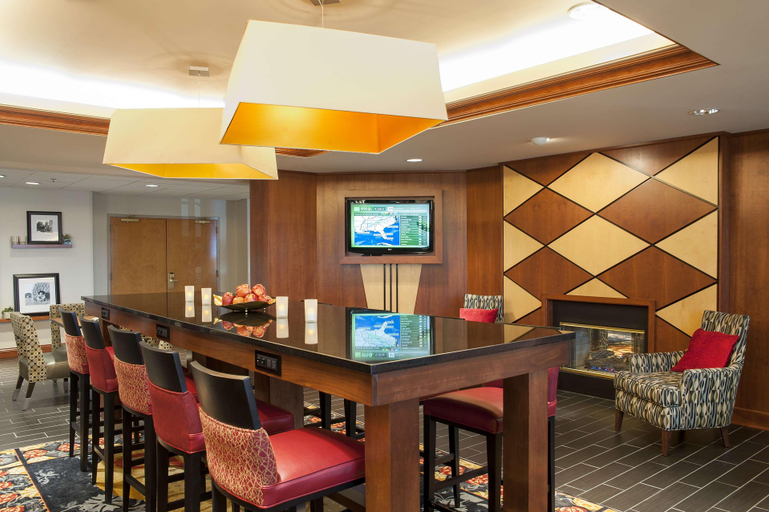 Food & Drinks 5, Hampton Inn Columbus/Taylorsville/Edinburgh, Bartholomew