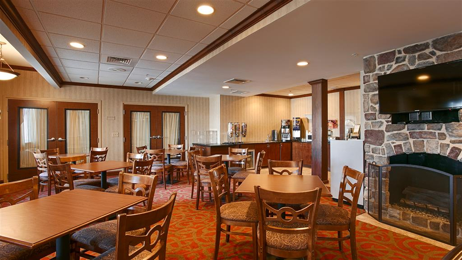 Food & Drinks 5, Fairfield Inn Suites Lebanon Valley, Lebanon