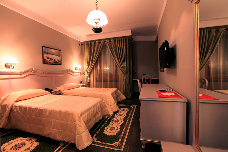Bedroom 2, Victoria, Tiranës