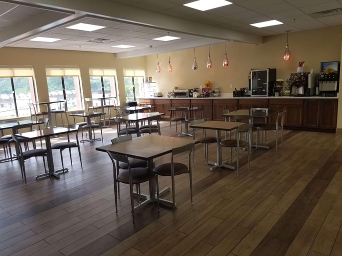 Food & Drinks 5, Quality Inn & Suites Morgantown - University Area, Monongalia