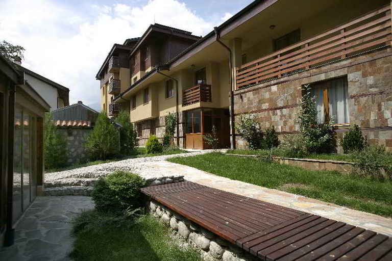 Exterior & Views
