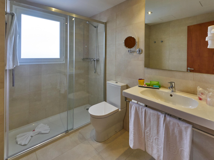 Bathroom 5, BQ Can Picafort Hotel, Baleares