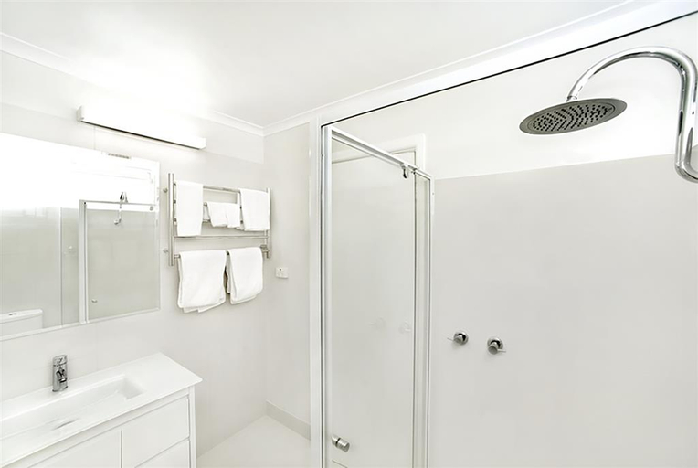 Bathroom 4, Admiralty Inn, Geelong