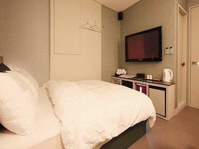 Bedroom 3, Happy Tears Hotel, Dong-daemun
