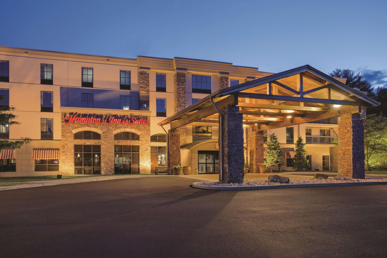 Hampton Inn & Suites Lake George, Warren