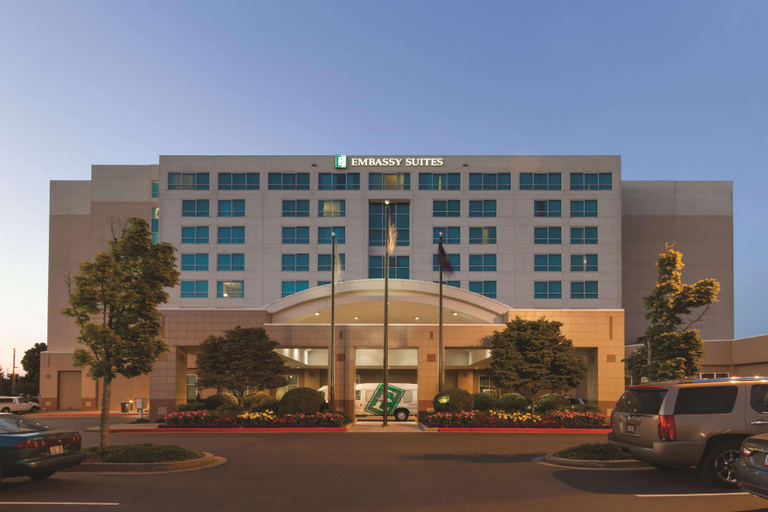 Exterior & Views 1, Embassy Suites by Hilton Portland Airport, Multnomah