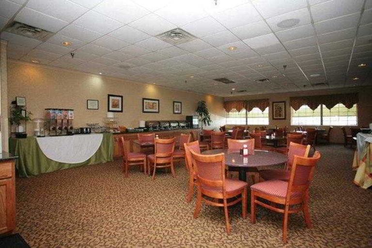 Food & Drinks 5, Clarion Hotel Conference Center South, Fayette