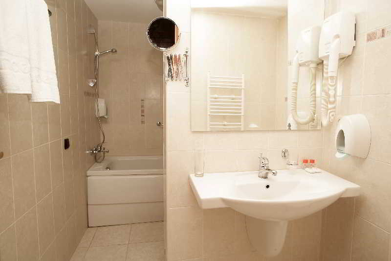 Bathroom, Banderitsa Hotel and Casino, Bansko