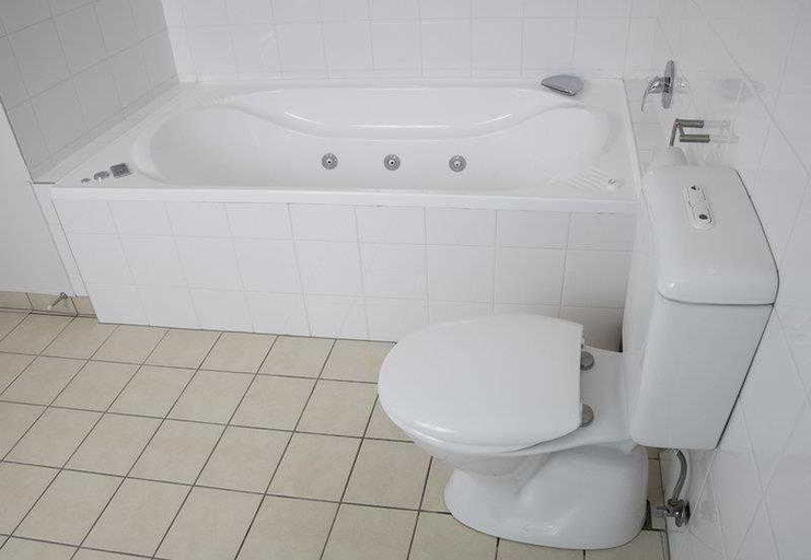 Bathroom 4, Hygate Motor Lodge, Hamilton
