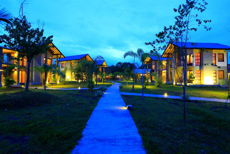 Exterior & Views