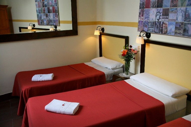 Bedroom 3, Nuevo Suizo, Sevilla