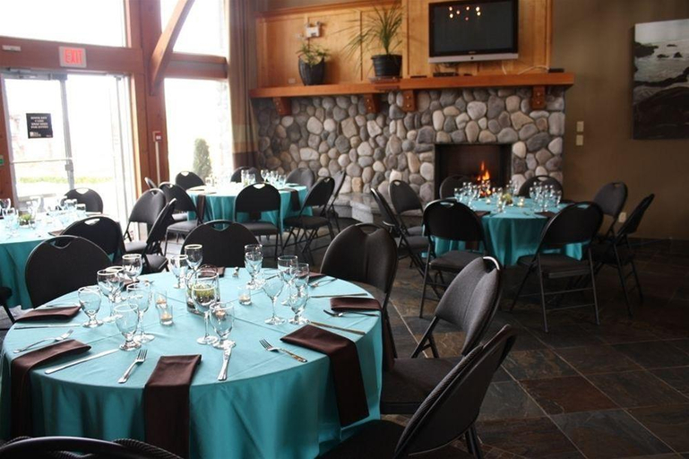 Food & Drinks 5, Old House Hotel, Comox-Strathcona