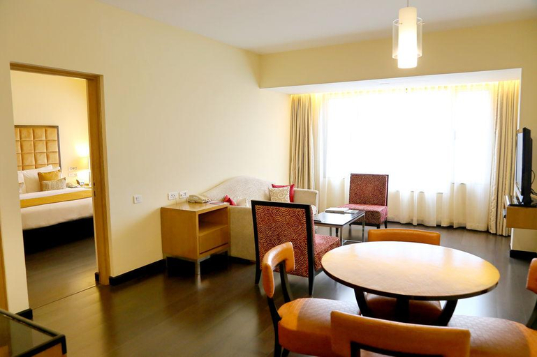Exterior & Views 2, The Gateway Hotel Athwalines Surat, Surat