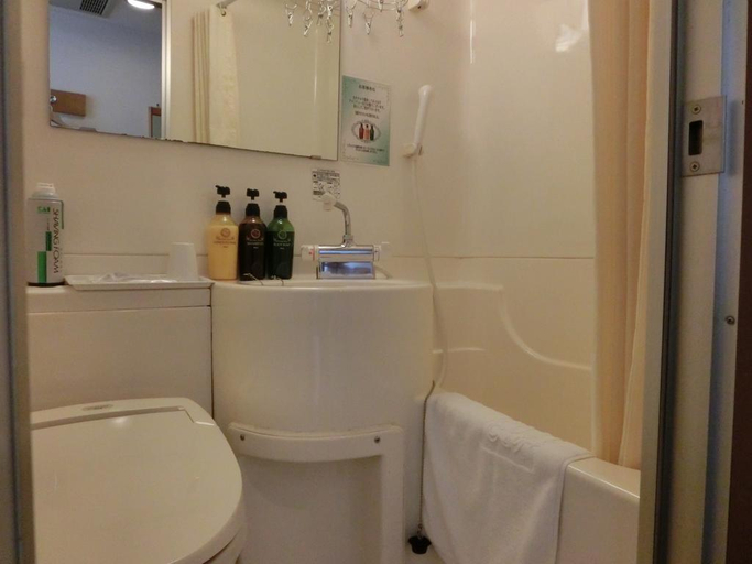 Bathroom 4, Shin-Osaka Station Honkan, Osaka