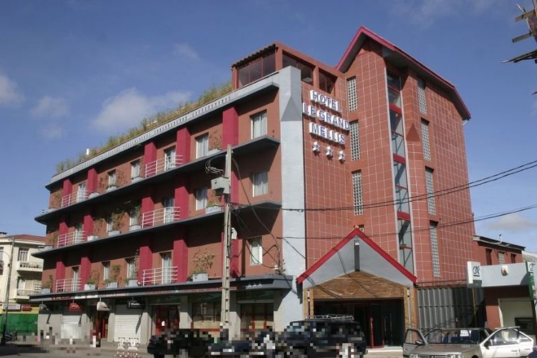 Exterior & Views