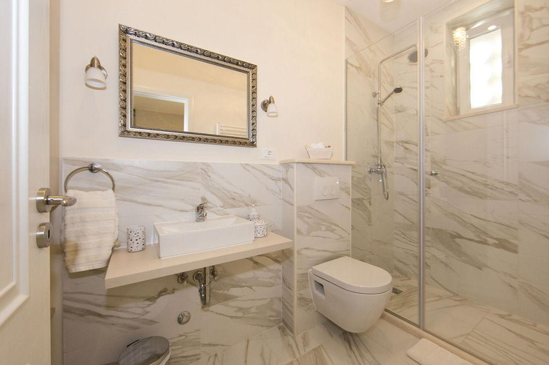 Bathroom, Zephyrus Luxury Yacht Charter, Split