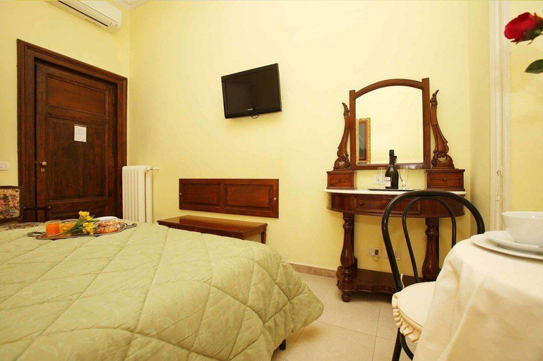 Bedroom 3, Maior, Rome