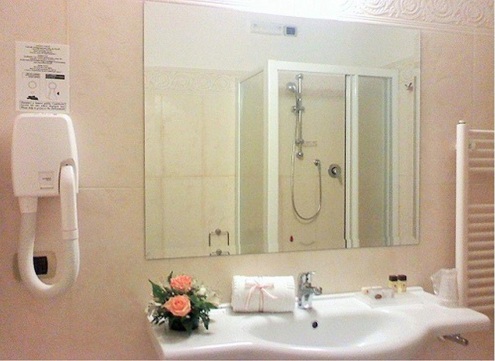Bathroom 4, Hotel Seccy Boutique Art & Museum, Roma