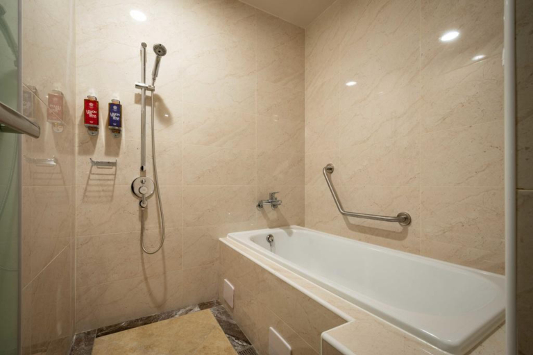 Bathroom 4, Lai Lai Hotel, Taichung