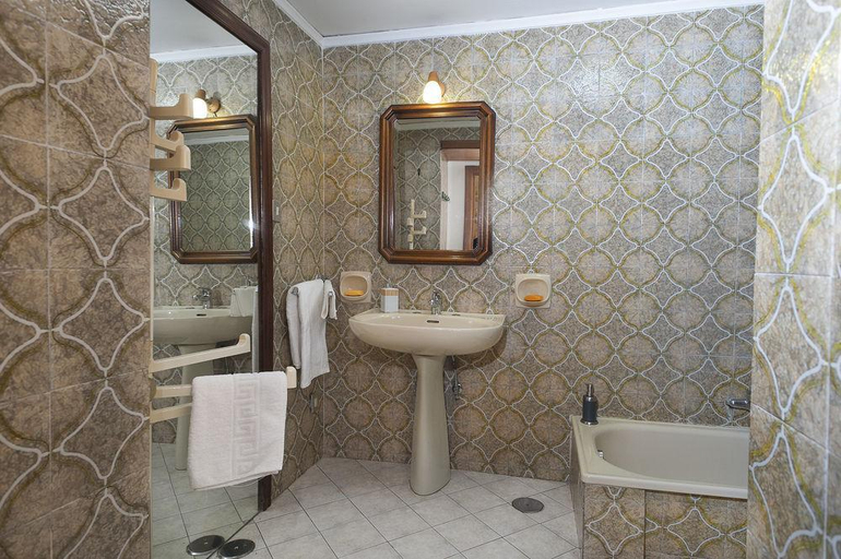 Bathroom 4, Areamare, Napoli