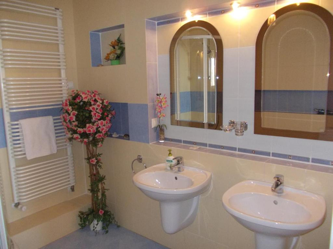 Bathroom 4, Babka Tower Suites, Warsaw