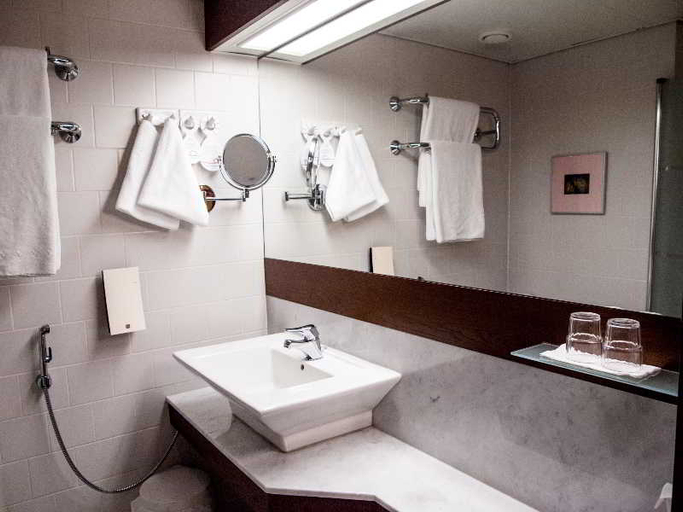 Bathroom 4, Original Sokos Hotel Vaakuna Kouvola, Kymenlaakso