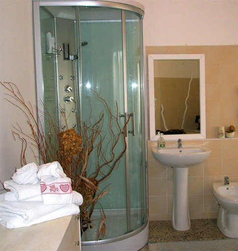 Bathroom 5, Venice Treviso Airport Bed, Treviso