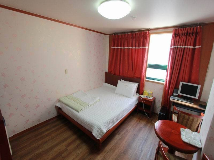 Bedroom 2, Business Hotel Busan Station, Dong