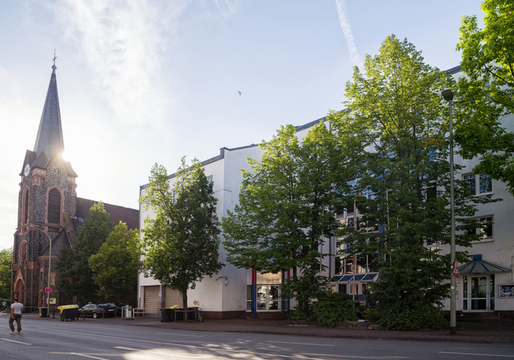 Exterior & Views
