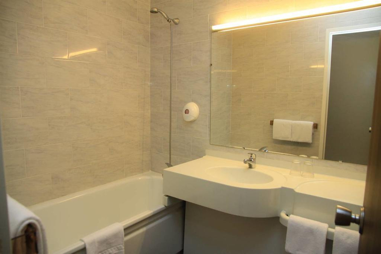 Bathroom 3, Isola Hotel, Haute-Corse