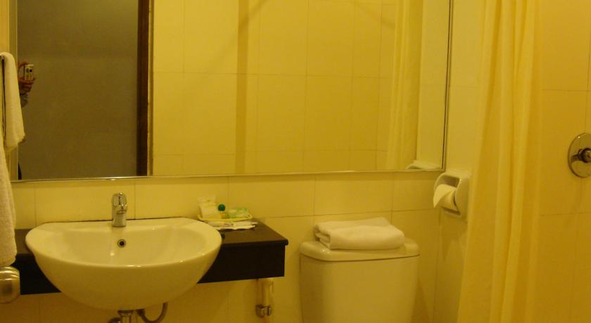 Bathroom 4, Triniti Hotel Batam, Batam